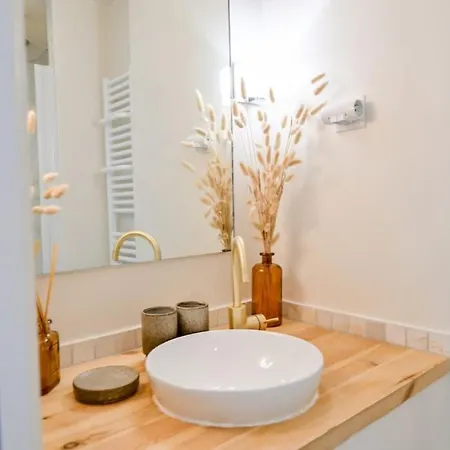 2 Bd Chic Loft, Historic Charm & Modern Amenities *