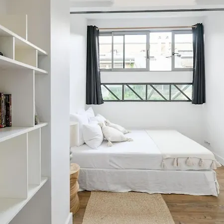 2 Bd Chic Loft, Historic Charm & Modern Amenities Apartament Paryż
