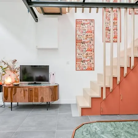 Apartament 2 Bd Chic Loft, Historic Charm & Modern Amenities