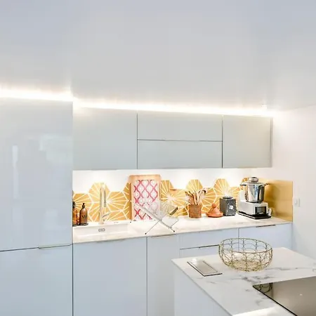 Apartament 2 Bd Chic Loft, Historic Charm & Modern Amenities *