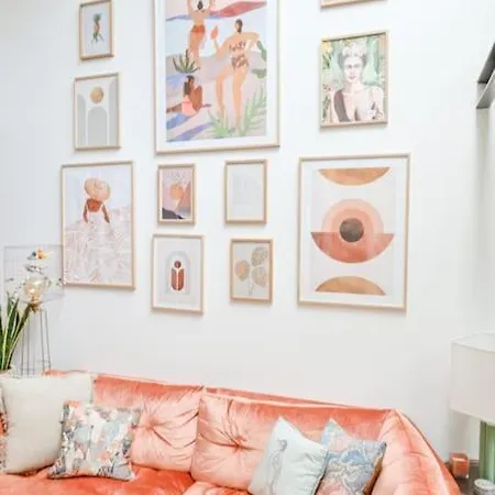 Apartament 2 Bd Chic Loft, Historic Charm & Modern Amenities Paryż