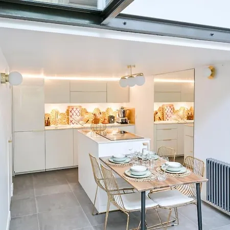 Apartament 2 Bd Chic Loft, Historic Charm & Modern Amenities