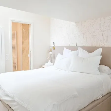 2 Bd Chic Loft, Historic Charm & Modern Amenities * Paryż