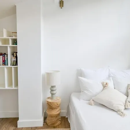 Apartament 2 Bd Chic Loft, Historic Charm & Modern Amenities