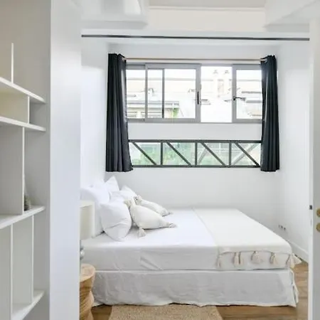 2 Bd Chic Loft, Historic Charm & Modern Amenities * Paryż