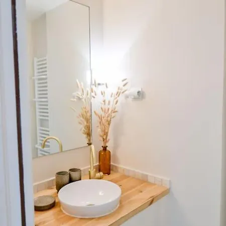 2 Bd Chic Loft, Historic Charm & Modern Amenities *