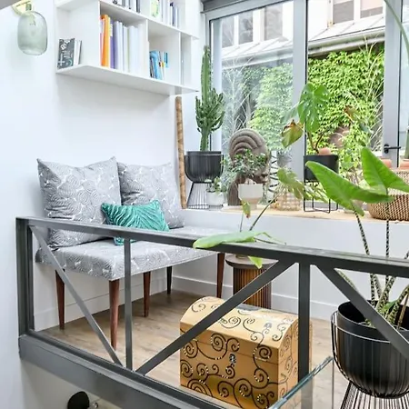 2 Bd Chic Loft, Historic Charm & Modern Amenities Apartament Paryż